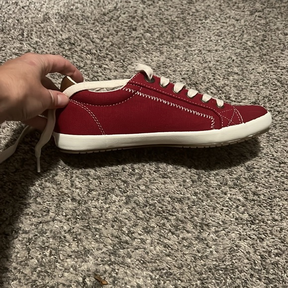 NWT Taos Star Burst in red/tan- size 7 - Picture 12 of 14